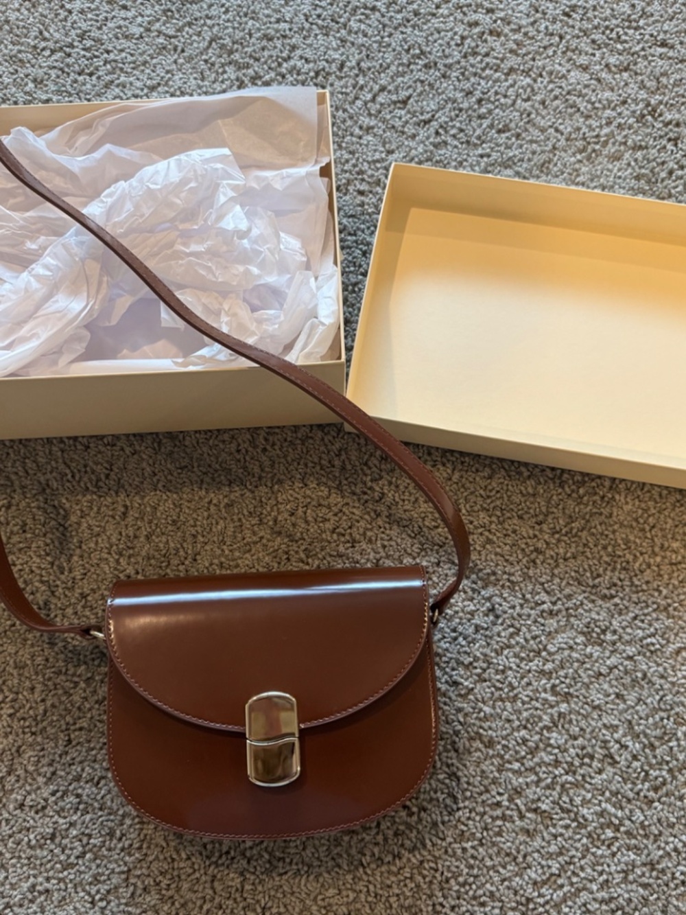 Sezane Claude Bag Glossy Chocolate - Picture 2 of 7